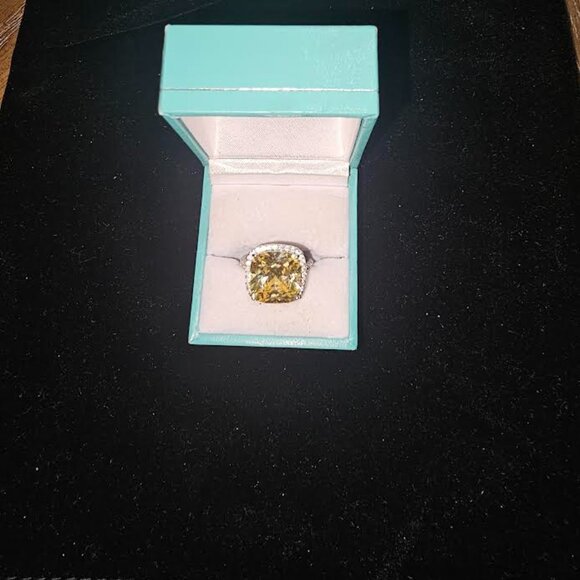 statement Ring with yellow cz set in 925 NWOT!!!!! - Picture 4 of 10